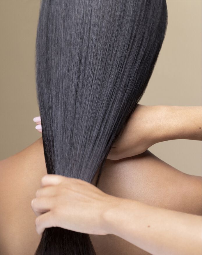 Model with straight hair